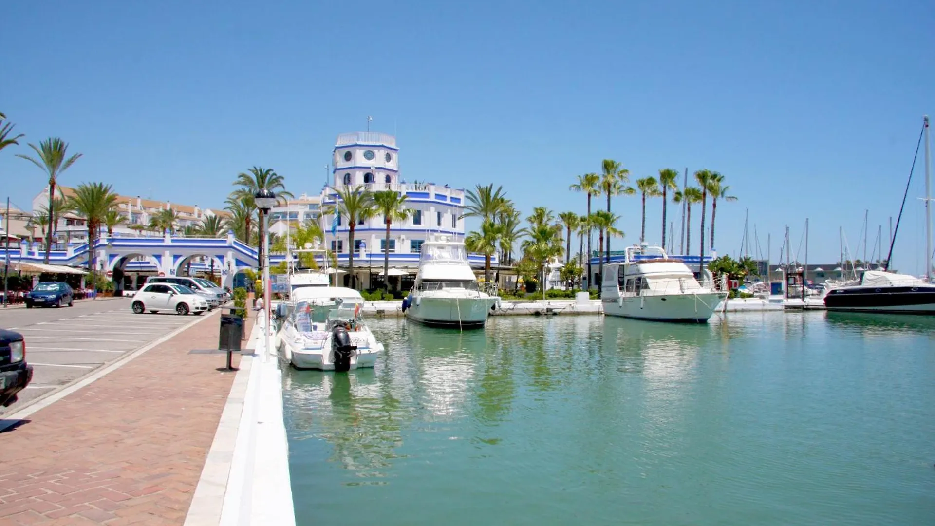 Estepona Port Apartment Sunny