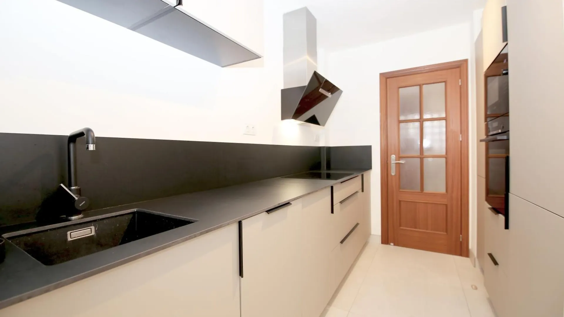 Estepona Port Apartment Sunny スペイン