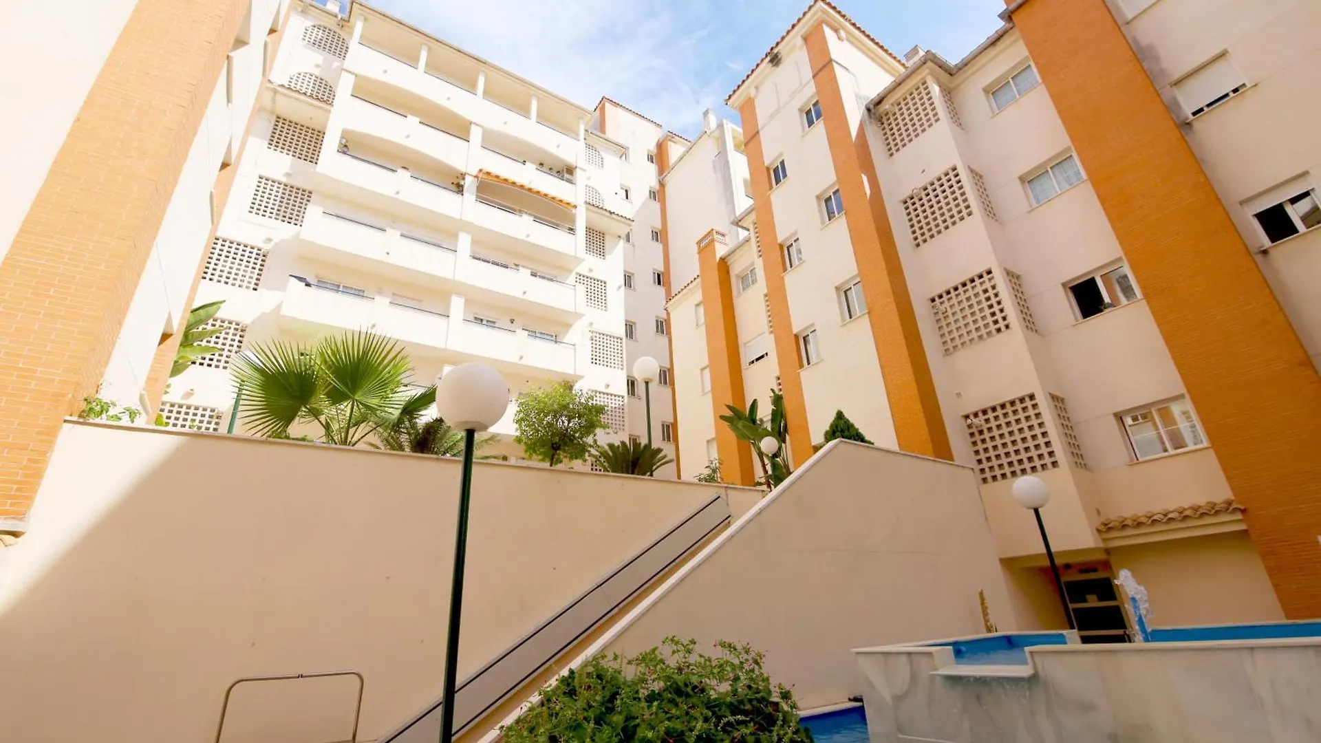 Estepona Port Apartment Sunny